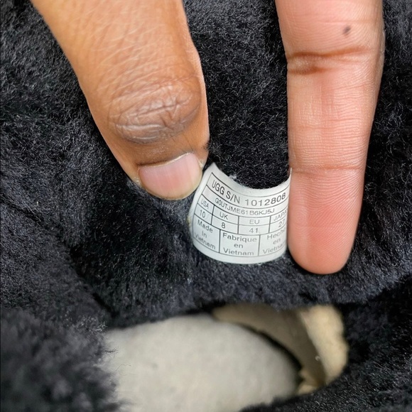 Black Naveah uggs with one bow - Picture 5 of 10